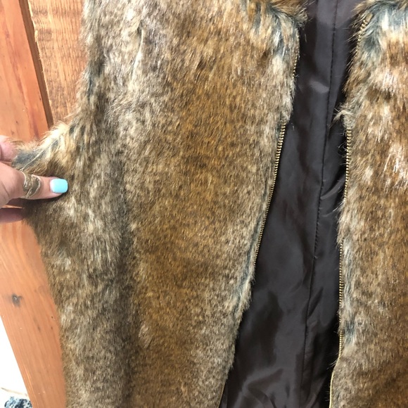 Faux fur size 8 medium brown vest - Picture 4 of 6